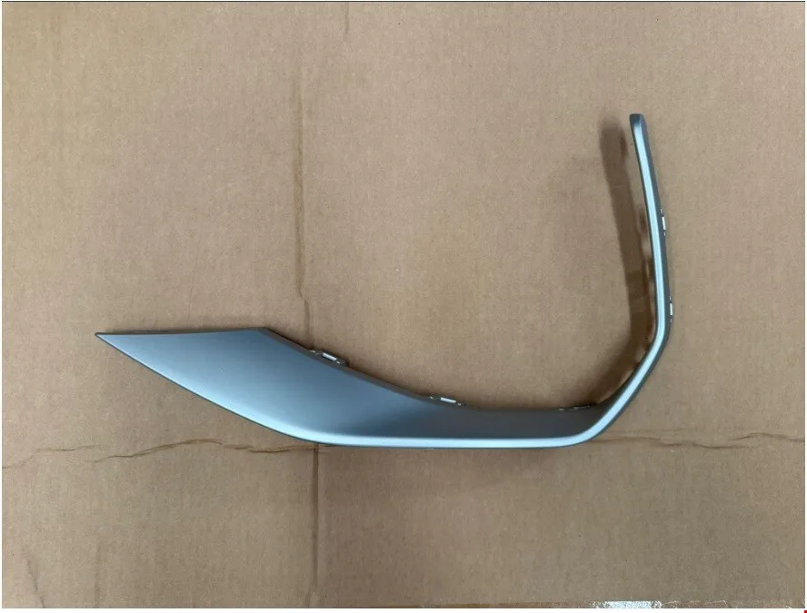 AUDİ – ÖN TAMPON IZGARA ÇERÇEVESİ GRİ SOL A3  2024-