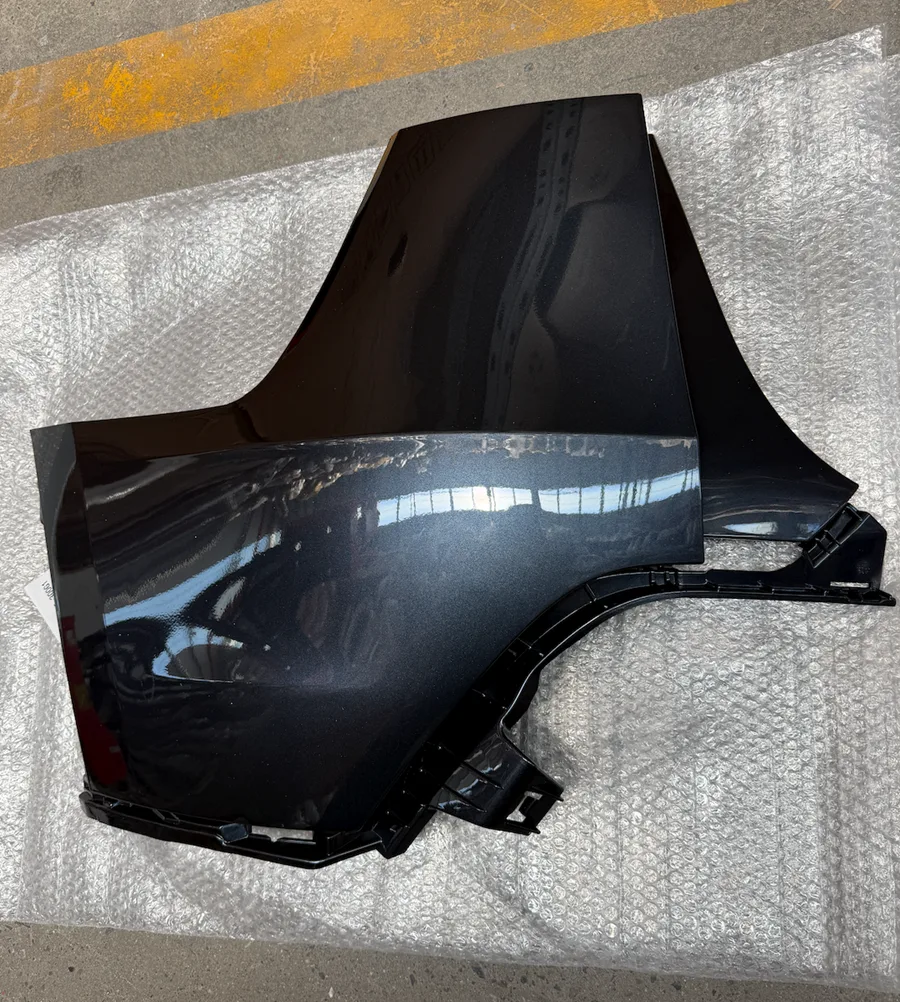 TESLA – ARKA TAMPON “SOL” (GRİ BOYALI) YENİ MODEL Y 2025-