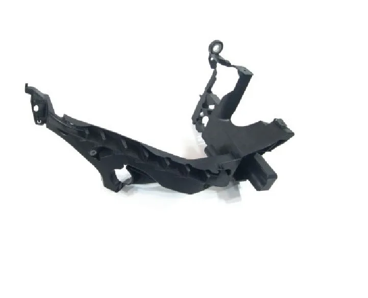 AUDİ – FAR BRAKETİ SAĞ A4 2013-